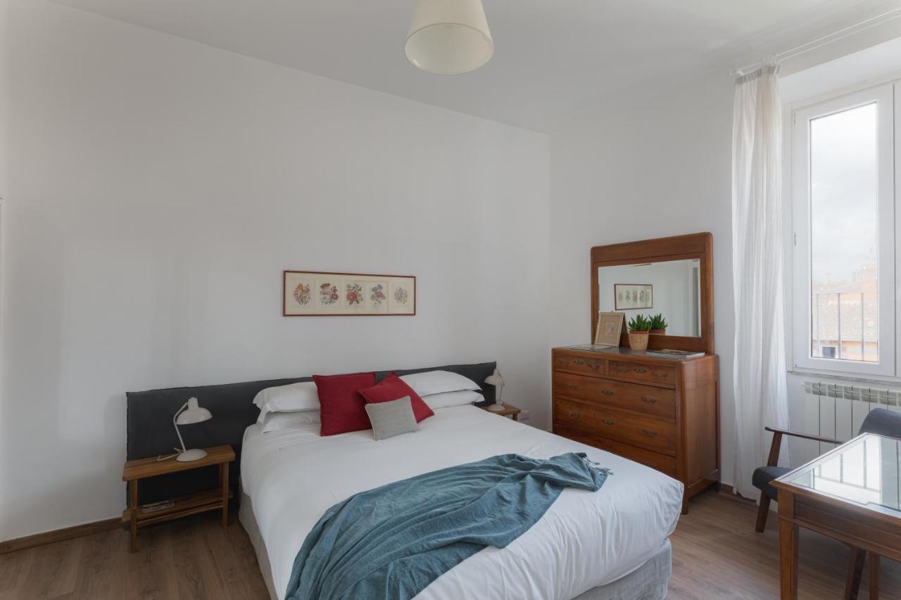 Amazing Penthouse With Terrace And Rooftop In Trastevere Apartment Rom